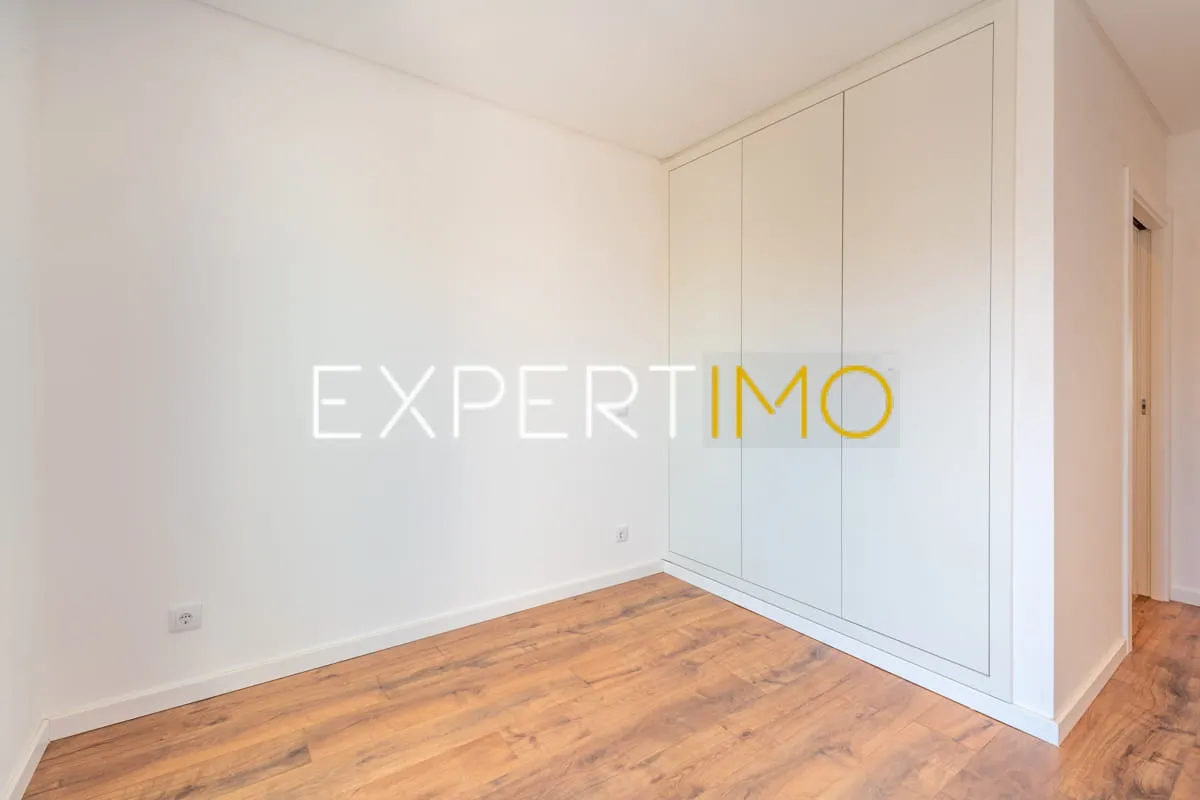 Quarto - Apartamento T3 NOVO com garagem, arrecadação e piscina (10)
