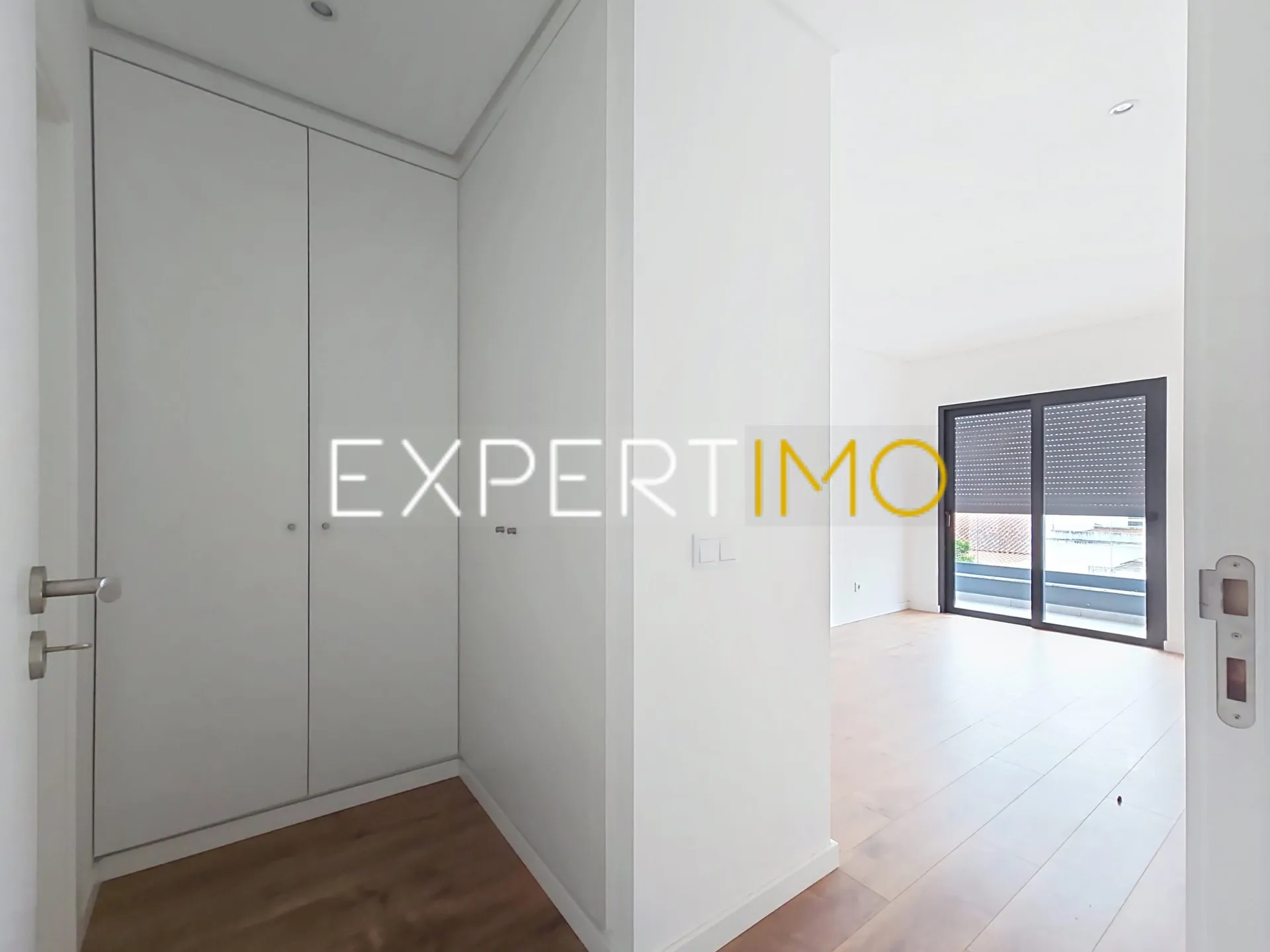 Quarto - Apartamento T3 NOVO com garagem, arrecadação e piscina (19)