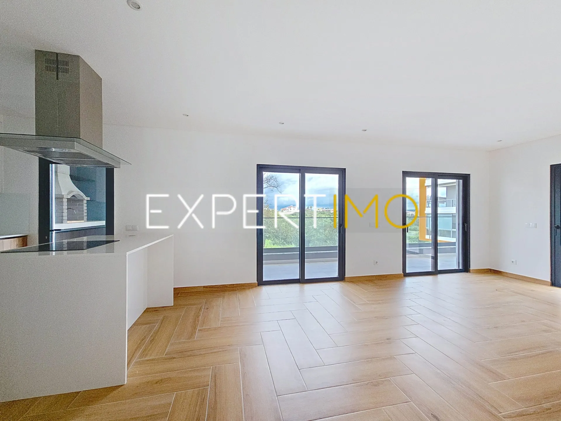 Sala de estar - Apartamento T3 NOVO com garagem, arrecadação e piscina (2)