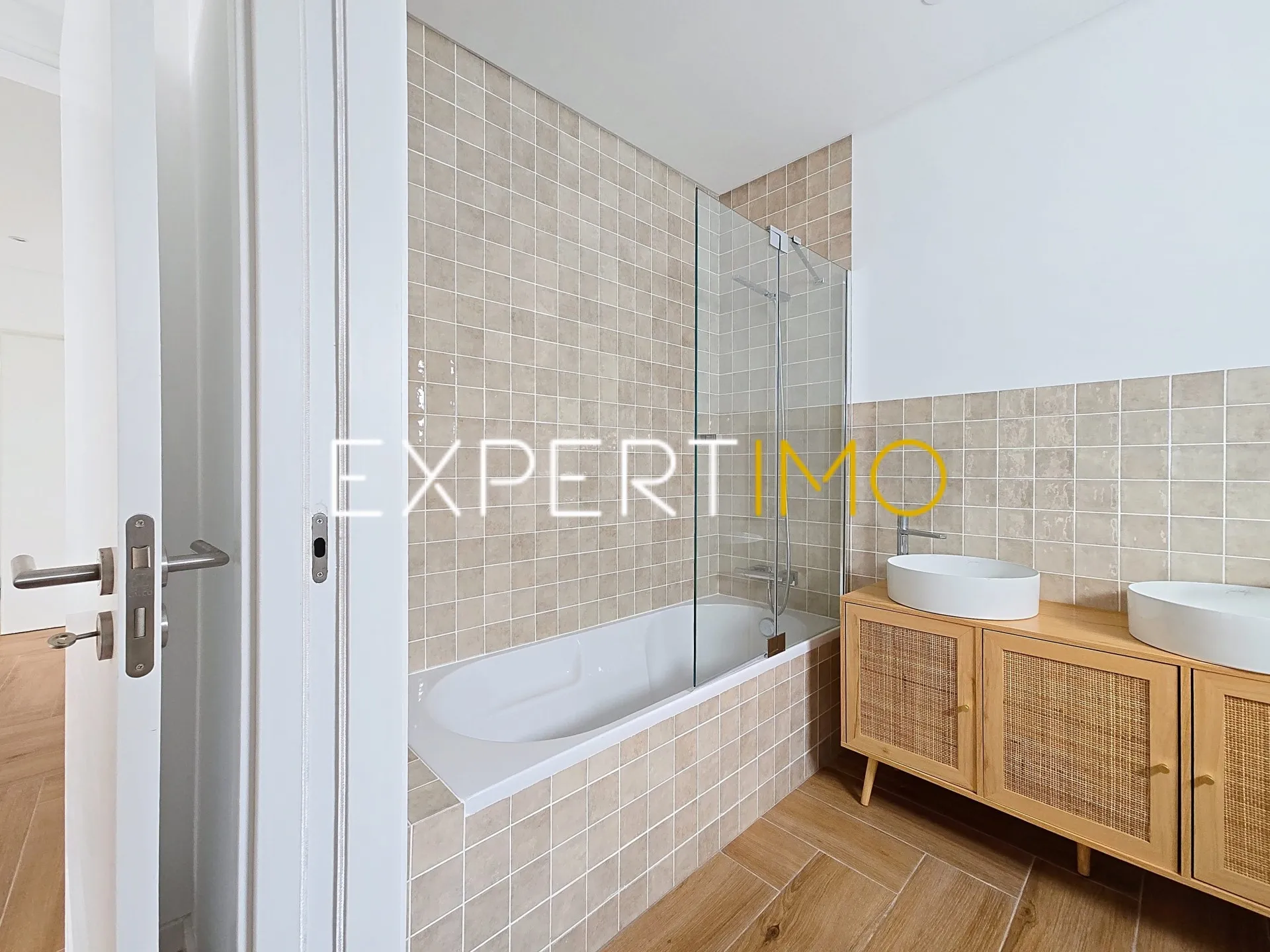 Casa de Banho - Apartamento T3 NOVO com garagem, arrecadação e piscina (22)
