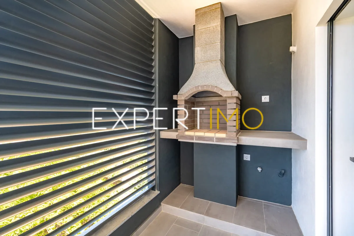 Varanda - Apartamento T3 NOVO com garagem, arrecadação e piscina (23)