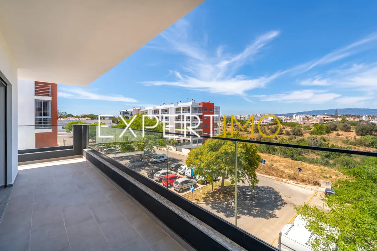 Varanda - Apartamento T3 NOVO com garagem, arrecadação e piscina (30)