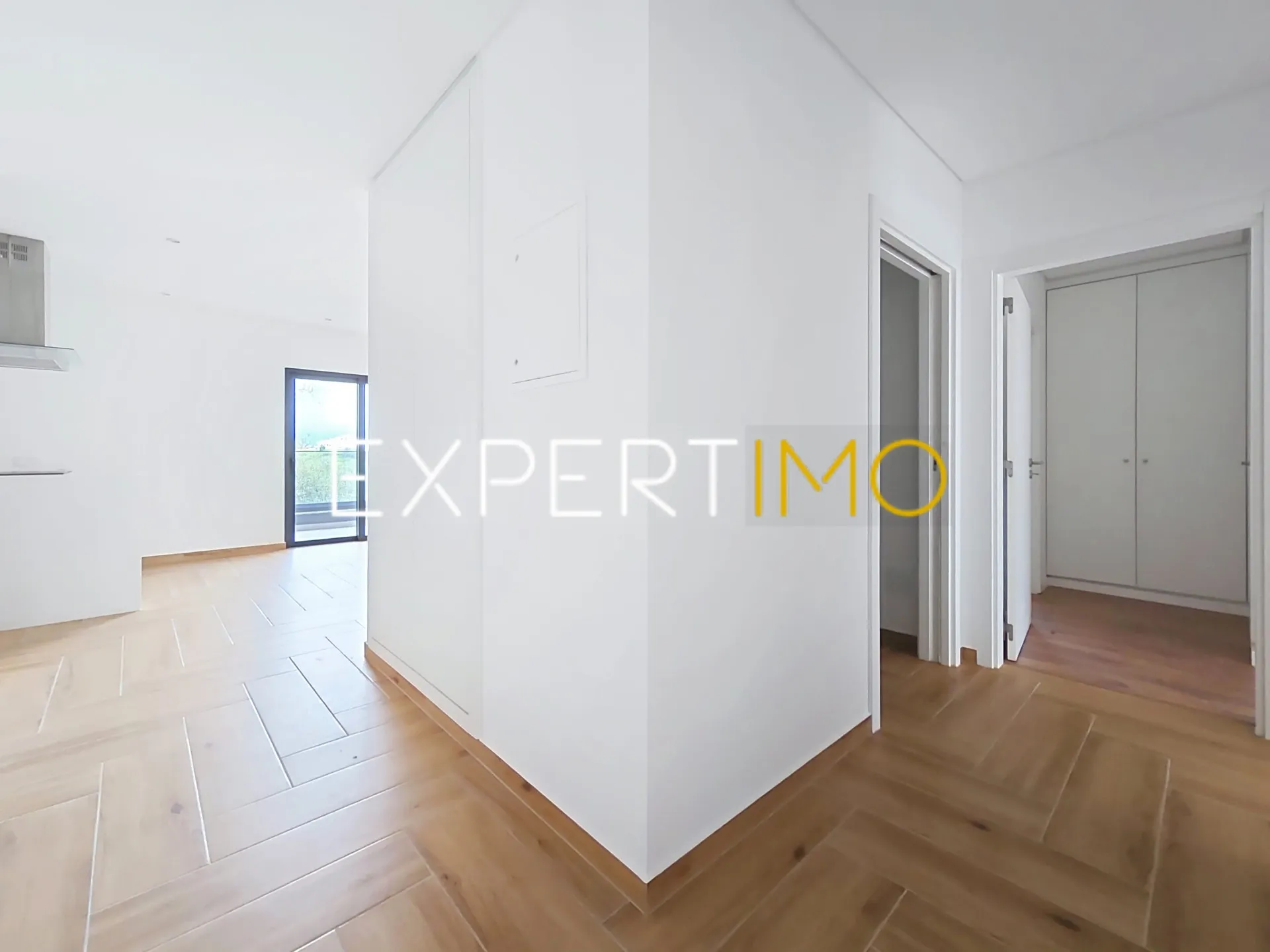 Hall - Apartamento T3 NOVO com garagem, arrecadação e piscina (7)