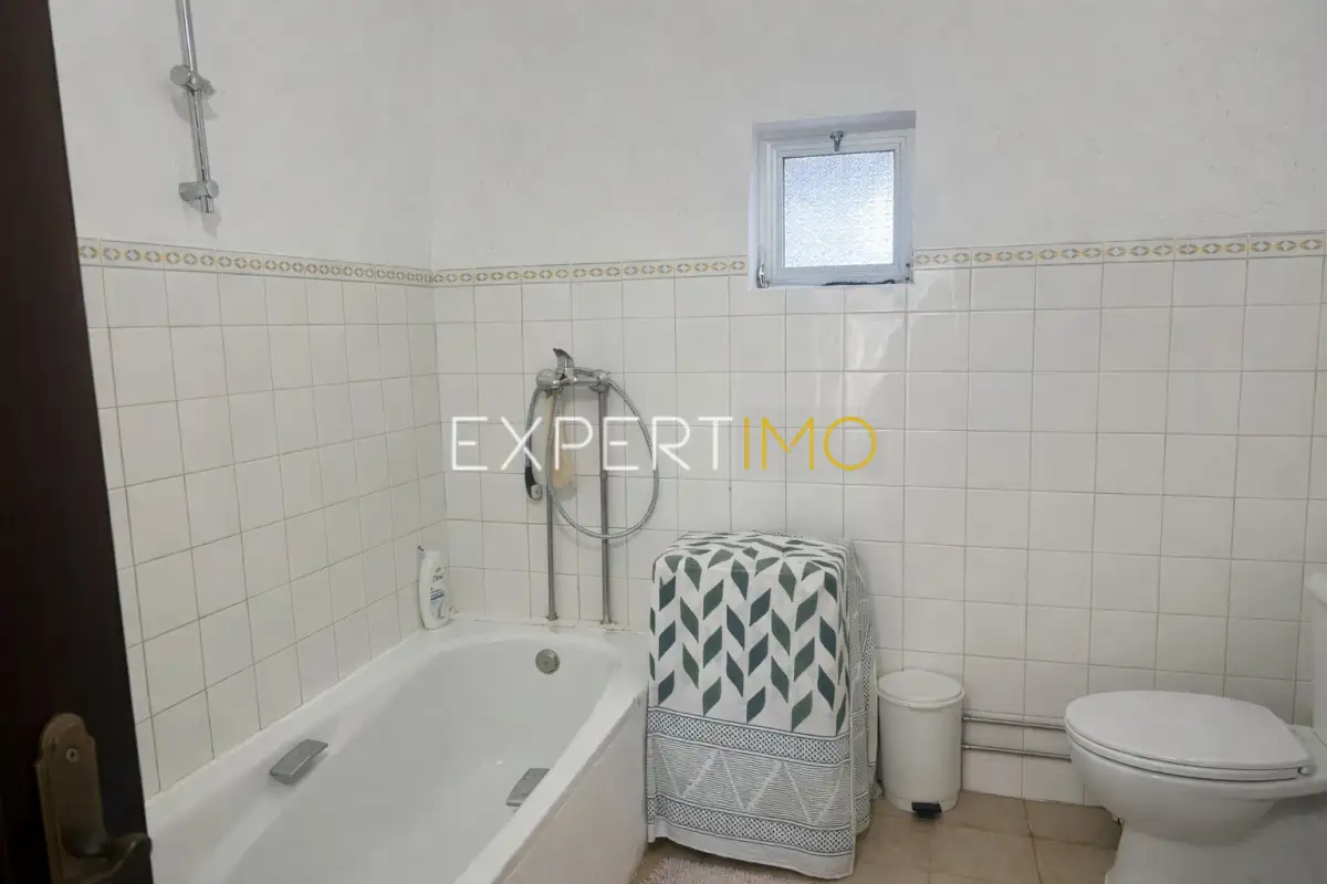 Casa de Banho - Quinta com Casa Térrea T3, T1 e Terreno em Santa Catarina, Tavira (11)