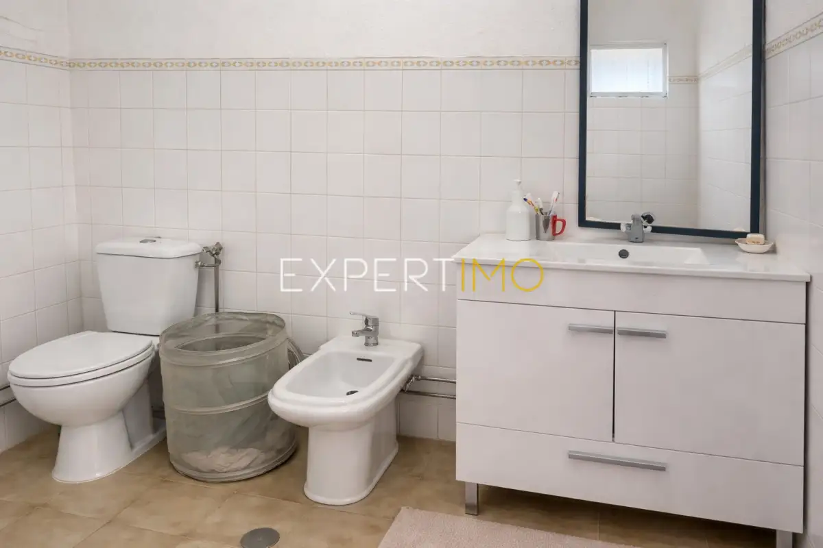 Casa de Banho - Quinta com Casa Térrea T3, T1 e Terreno em Santa Catarina, Tavira (12)