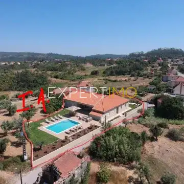 Residence with 3 buildings totaling 670 m2 covered area in Santiago, Pombal. - 1